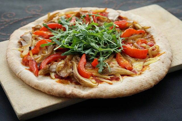 pizza para vegetarianos con ingredientes fresos y organicos